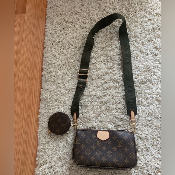 F*KE LV BAG SET. Like new, no scratches,marks,or any signs of wear! - Picture 2 of 9